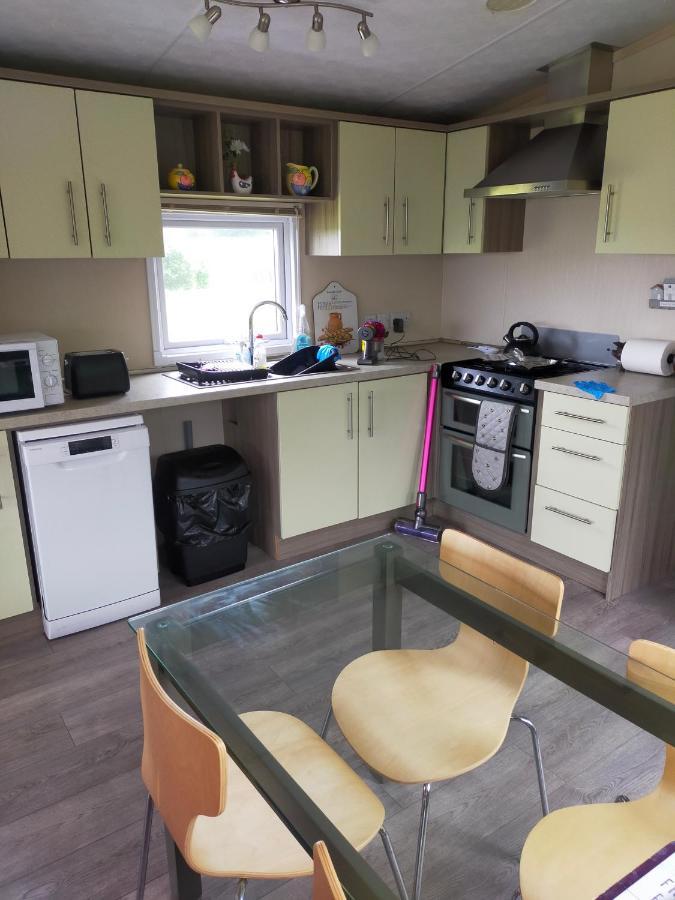 Slieve Croob Cosy Caravan Finnis Exterior foto